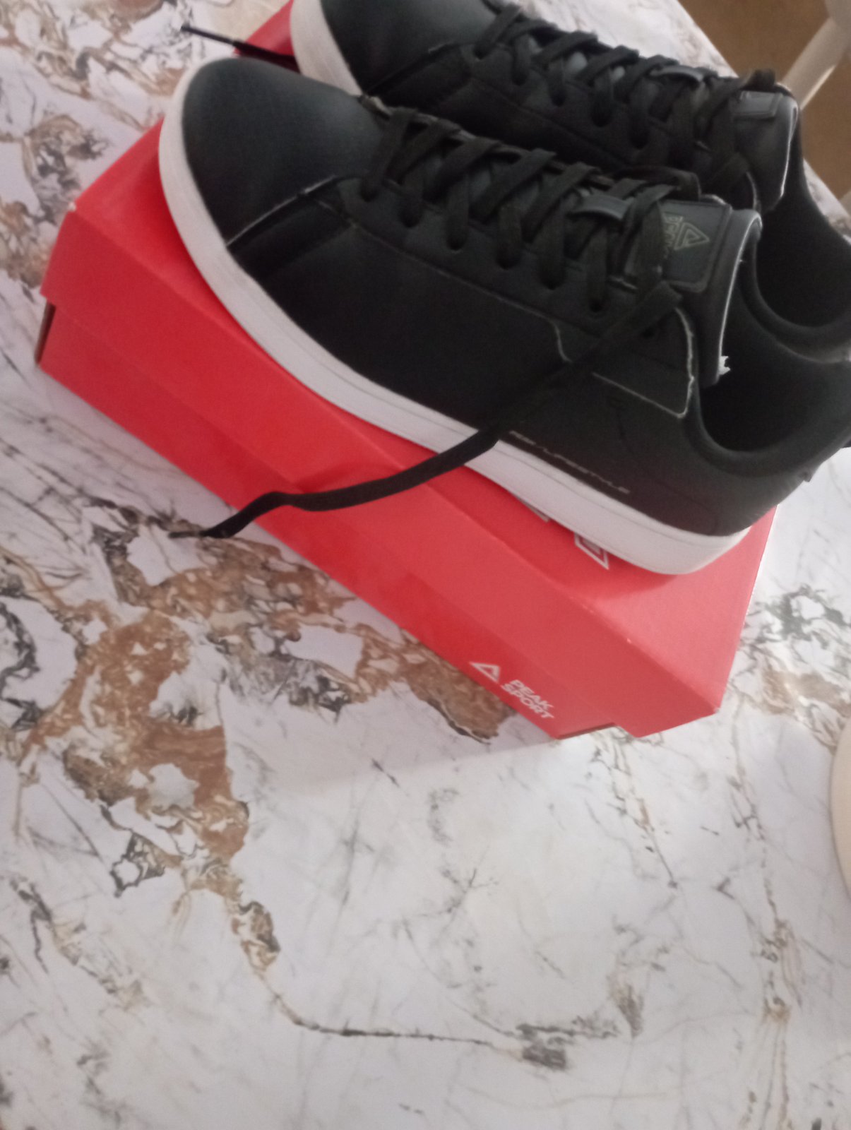 À vendre basket peak