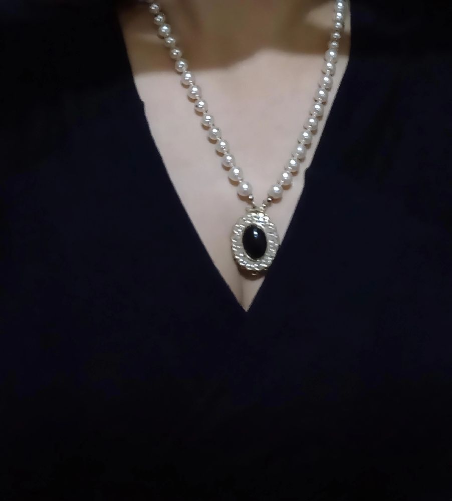 Classic pearl necklace 