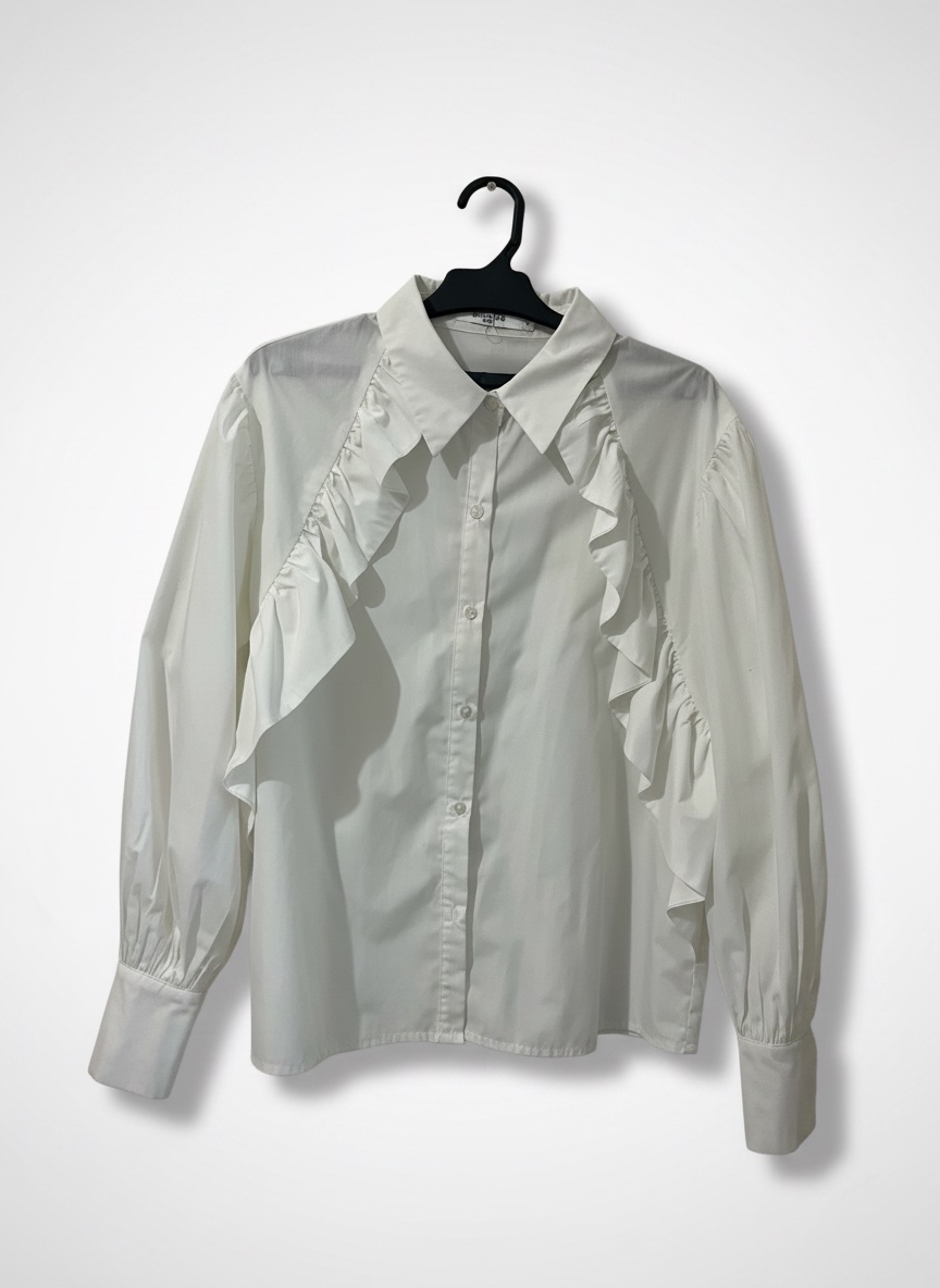 Chemise avec des volants 