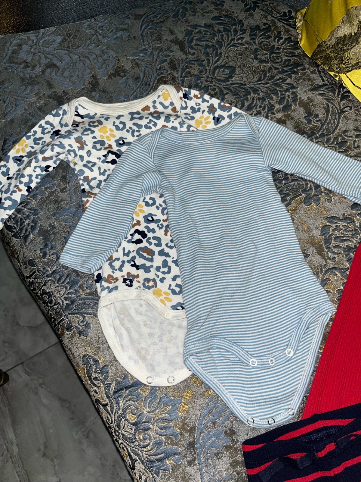 Deux body le petit bateau + 1 calecon baby gap