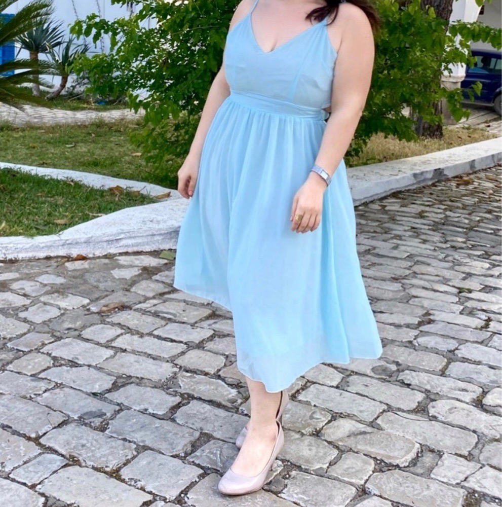 robe d'été bleu ciel de chez BOOHOO peu etre portée sport ou pour evenement