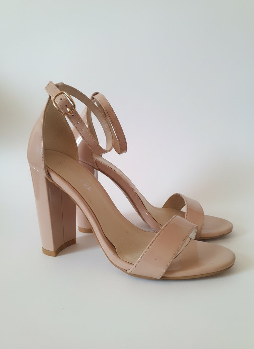 Talons nude élégants