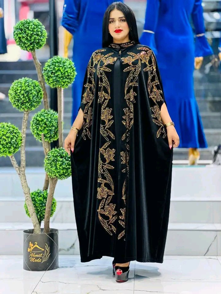 روب فيلوركحلة مطرزة بالدوري 