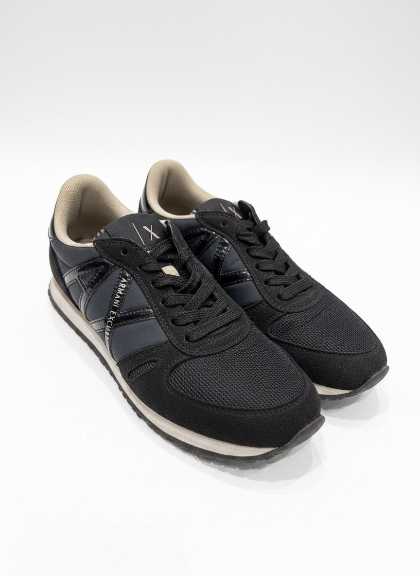  baskets noires de la marque Armani Exchange 