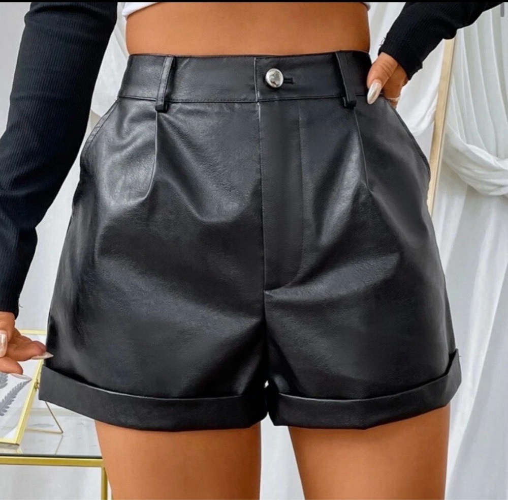 Short cuir