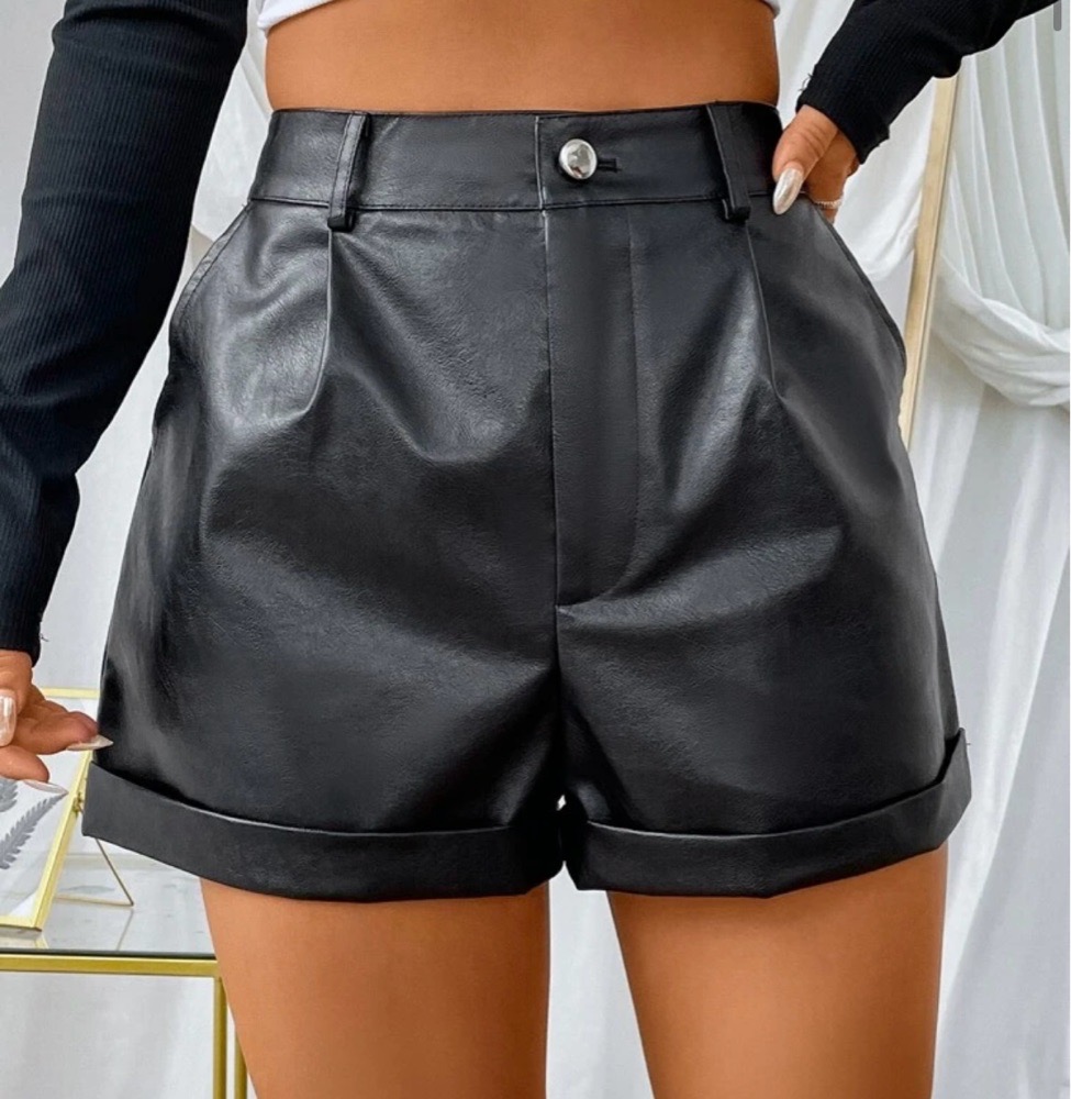 Short cuir