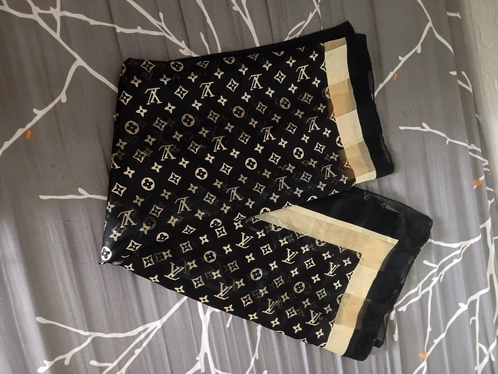 Carré Louis vuitton
