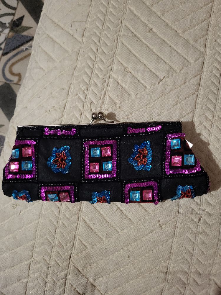 pochette noir à strasses 