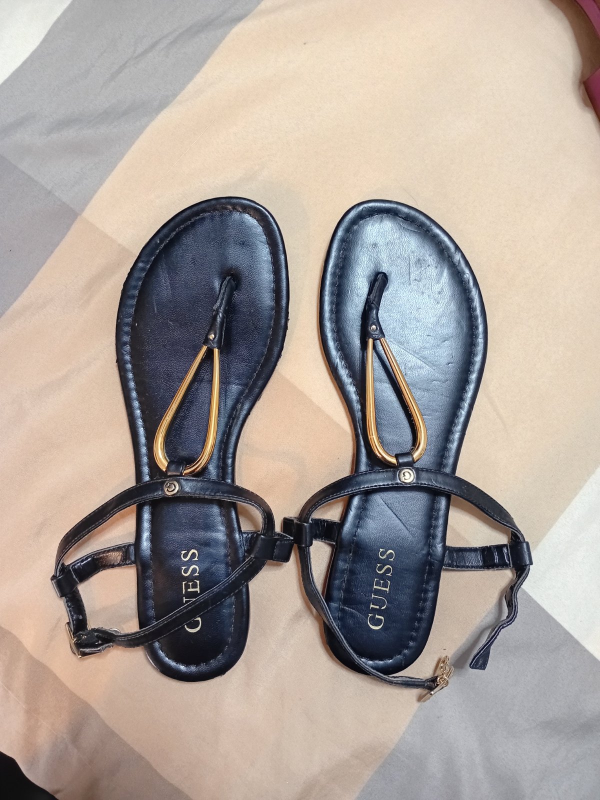 Nu-pieds GUESS