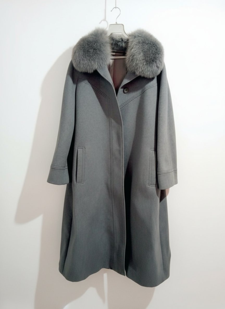 Manteau gris avec fourrure 