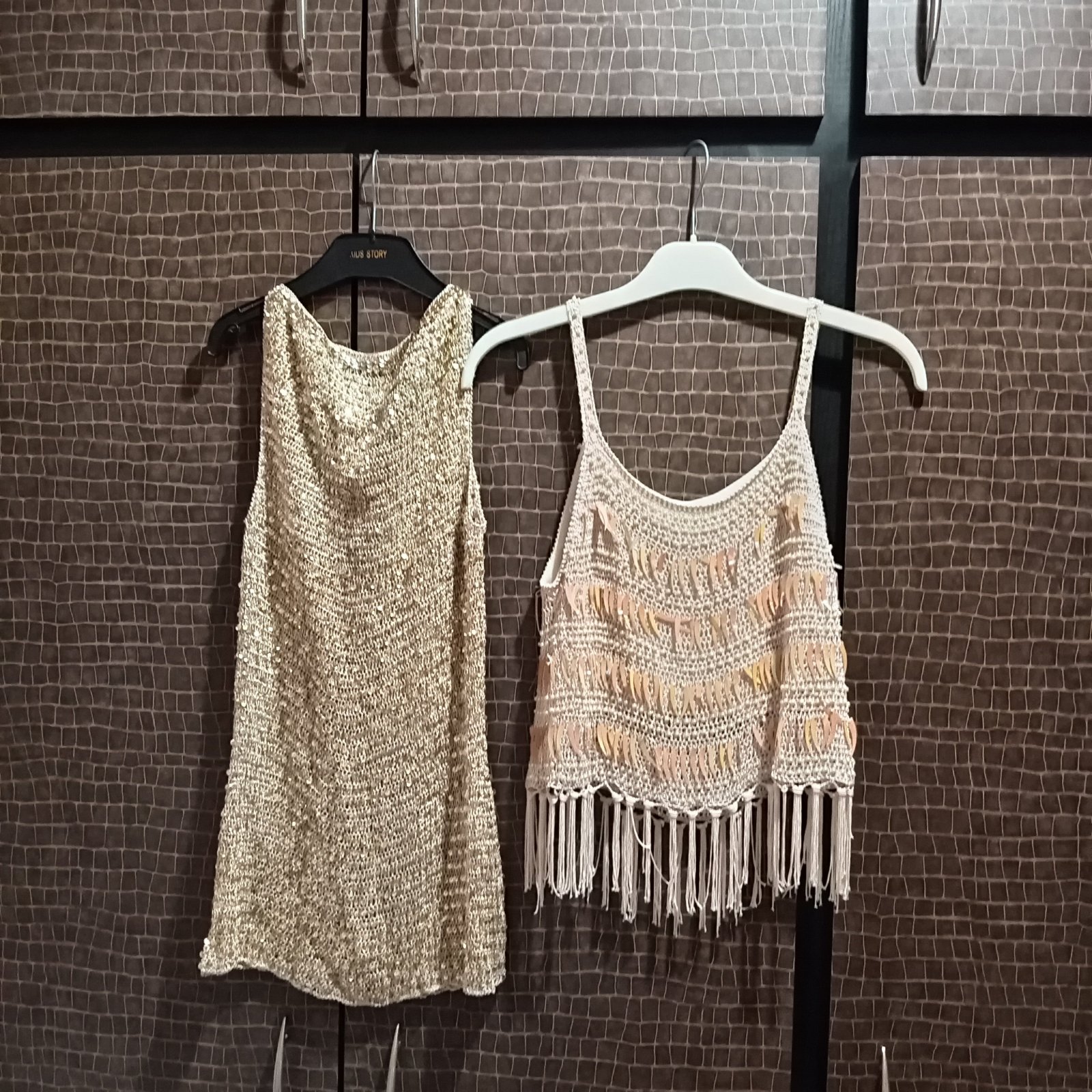 Lot tops en crochet et perles 
