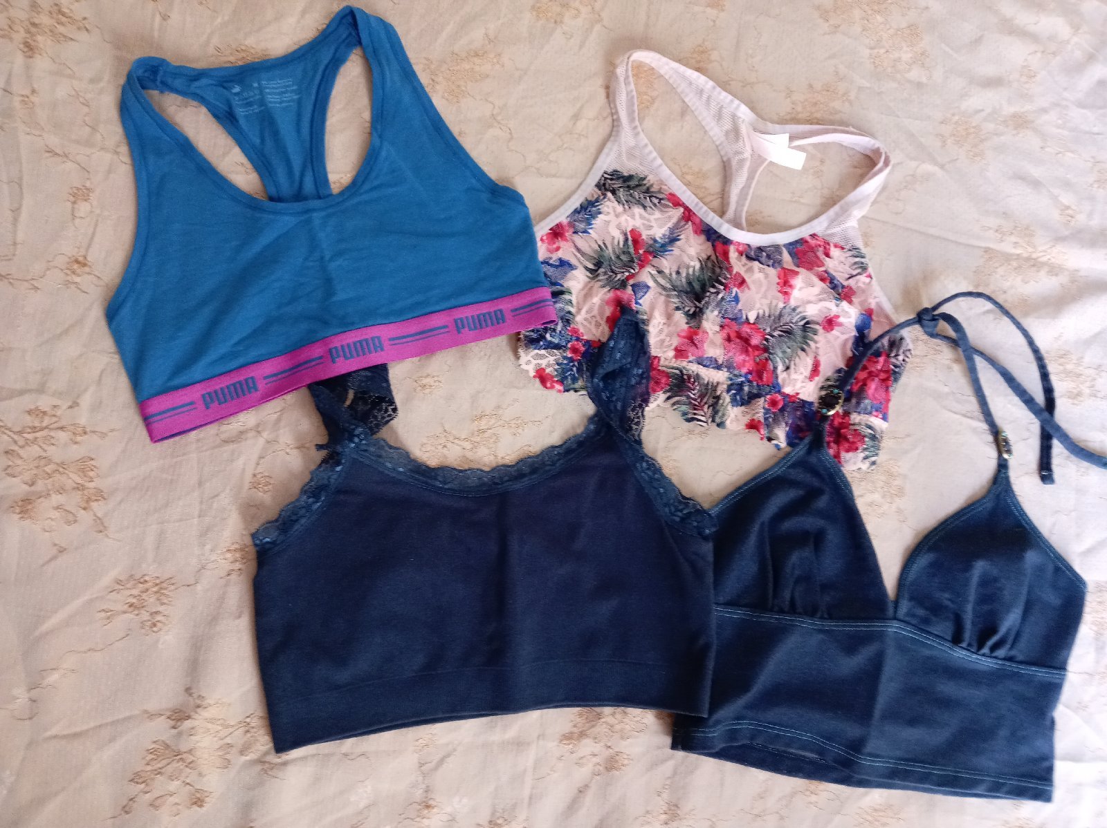 Lot 4 brassières 