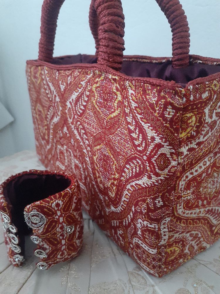 (couffin et manchette) traditionnel  couleur burgundy 