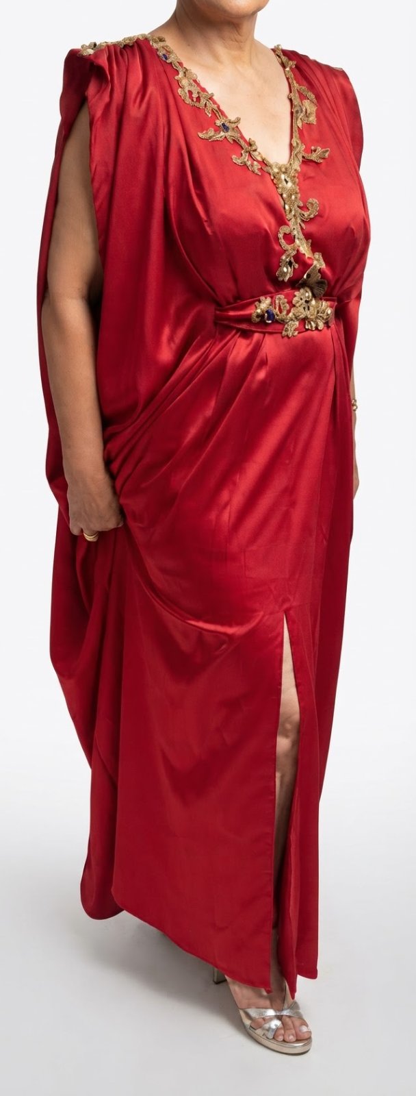 Je vends Jebba tissu satin rouge. Tres élégante . 