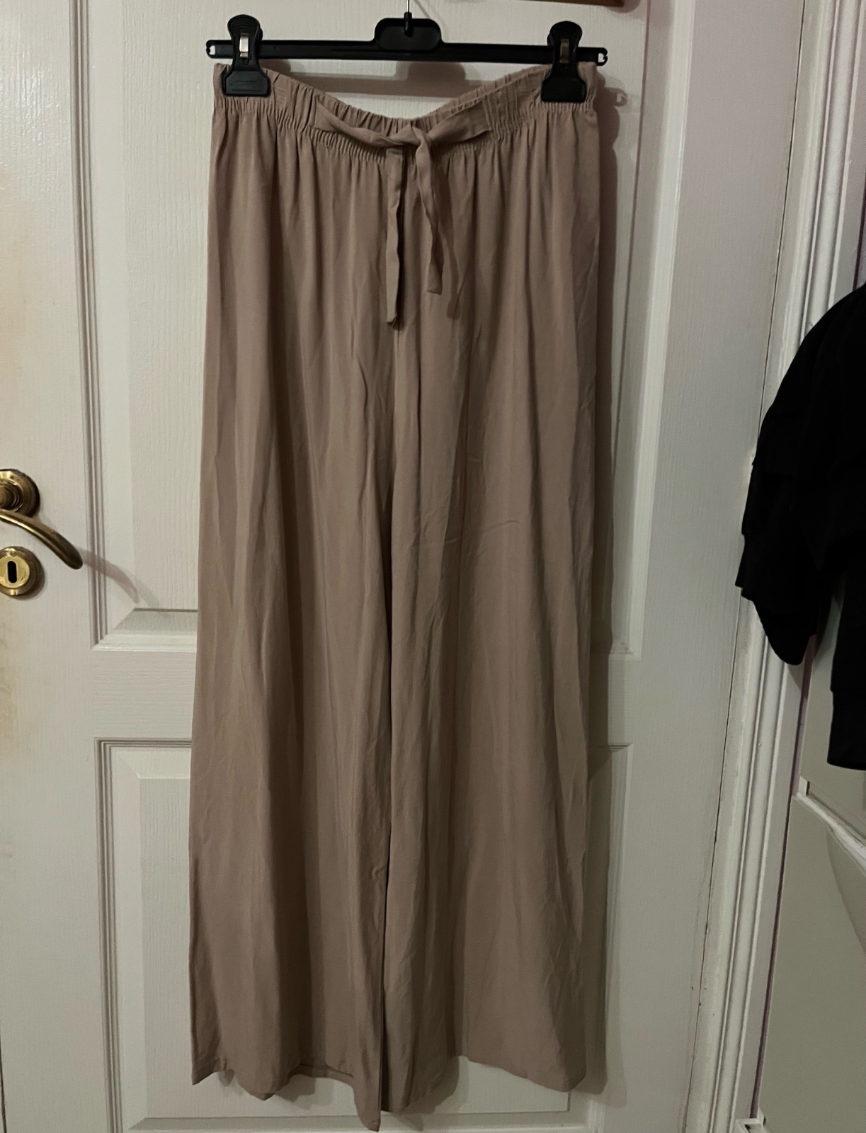 Pantalon taille L jamais porté (fama zeda taille M eli theb)