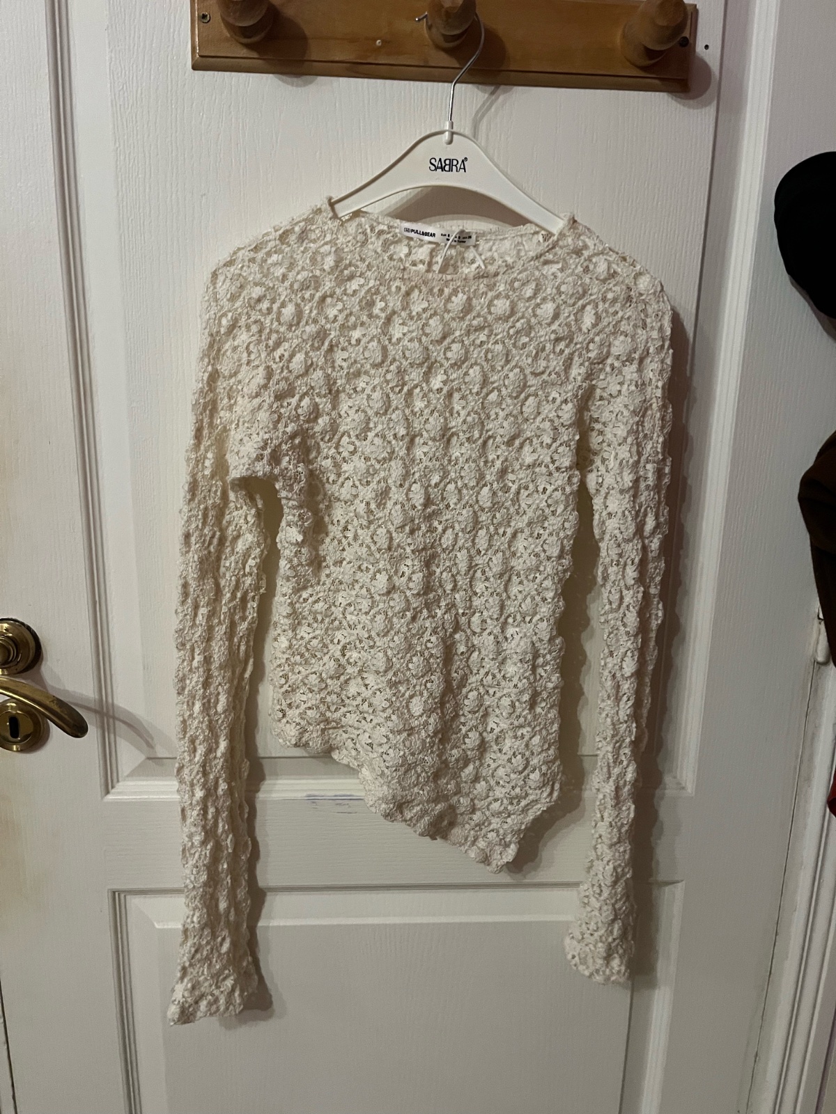 Pull blanc en dentelle pull and bear porté une seule fois taille S