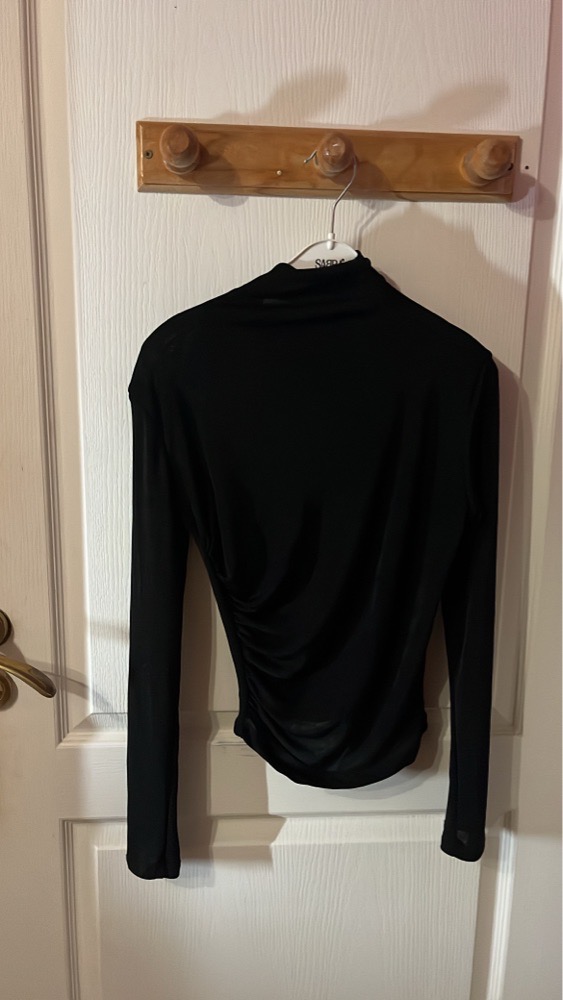 Pull noir jamais porté