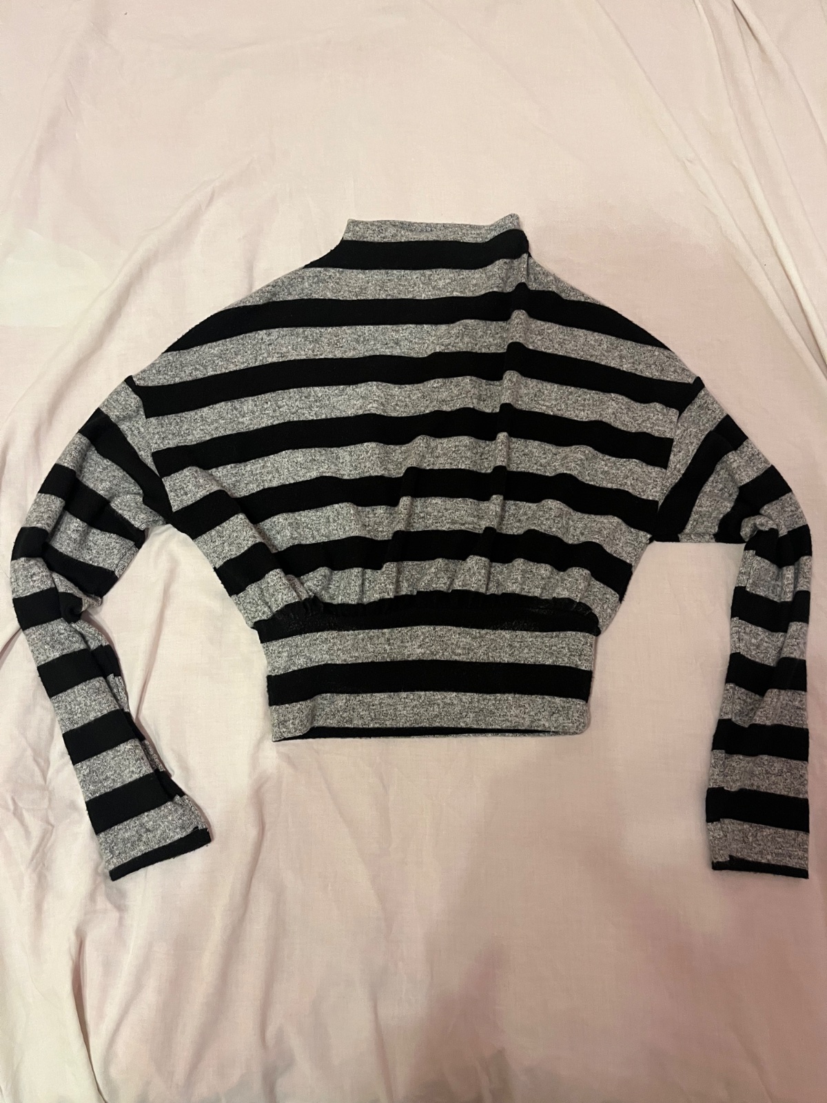 Pull rayé taille S-M jamais porté