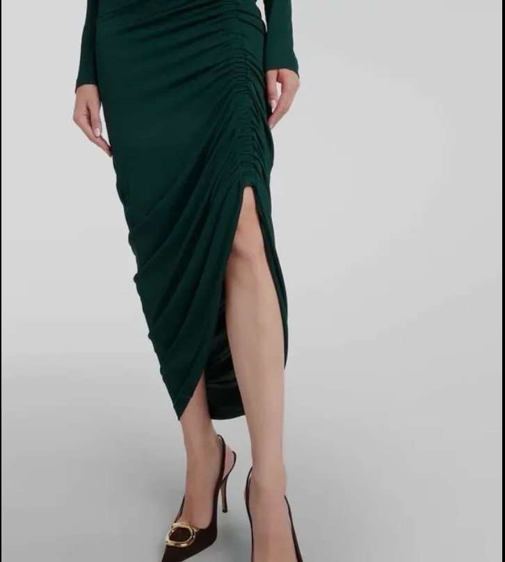Upe verte avec fente taille S (aandi wahda L ken wahda theb tkoli fi commentaire)