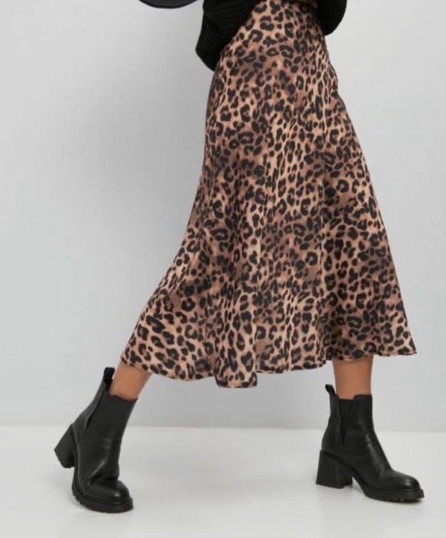 Jupe leopard jamais porté taille 38 40