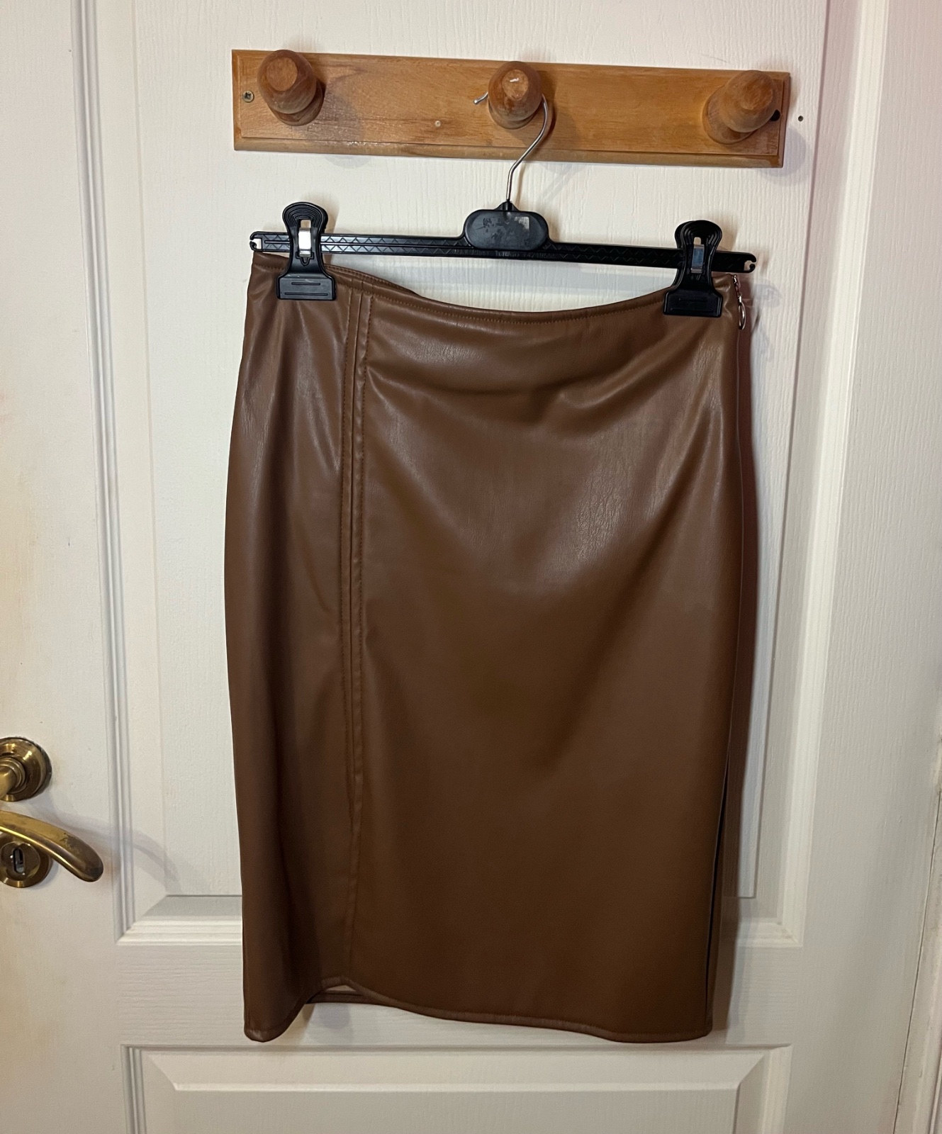 Jupe cuir marron taille L ( aandi kaaba kahla L zeda eli theb tkoli fi commentaire)