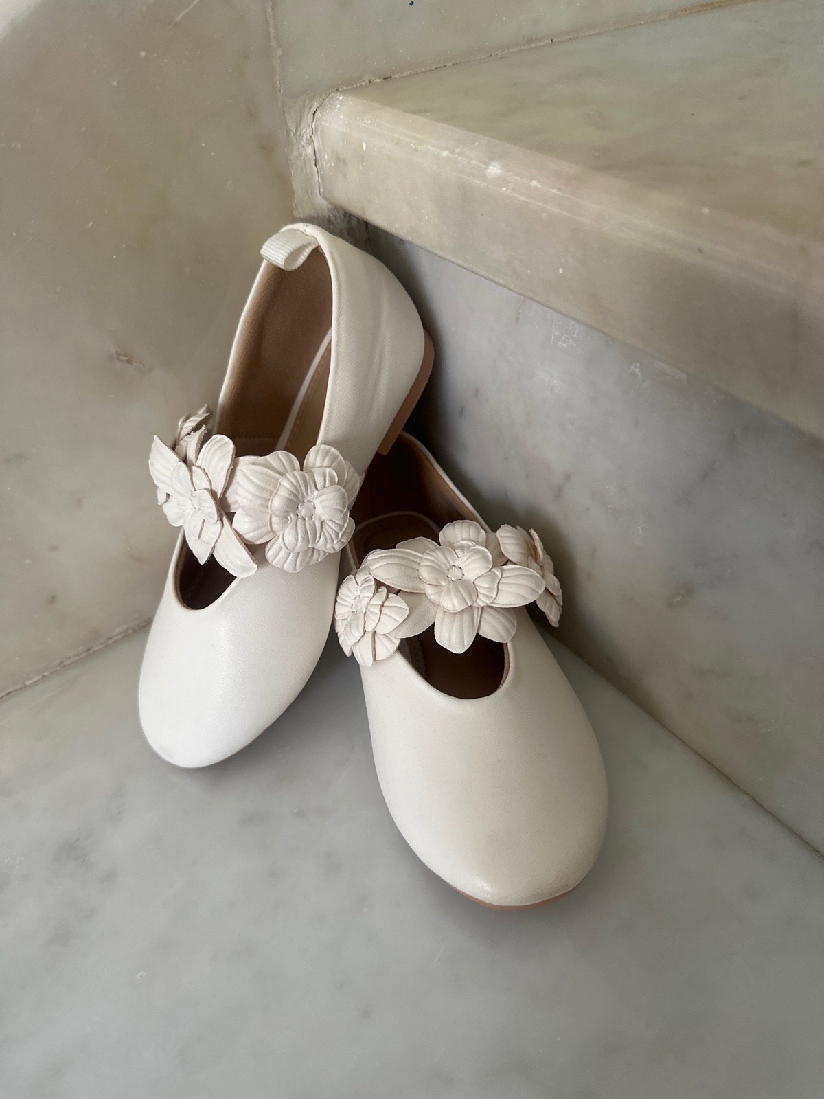 Ballerines H&M fille neuves – fleurs crème /blanc– taille 24
