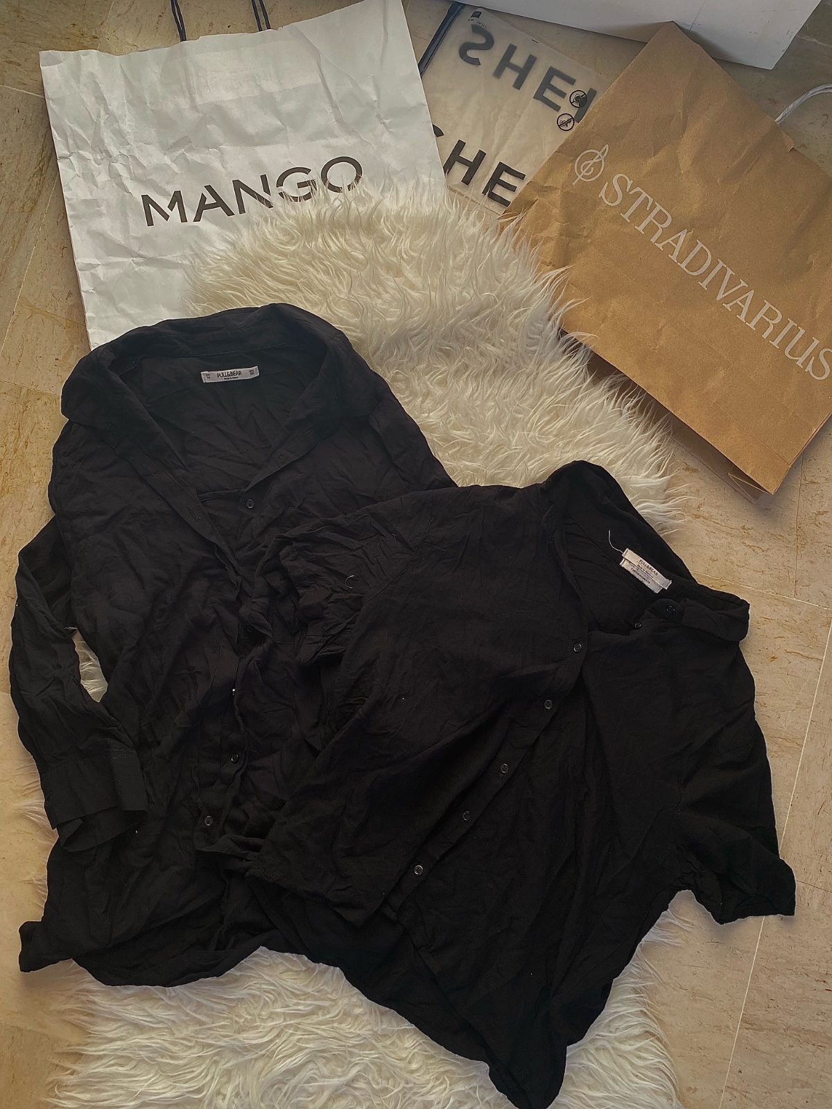 2 chemises taille S Pull and bear 