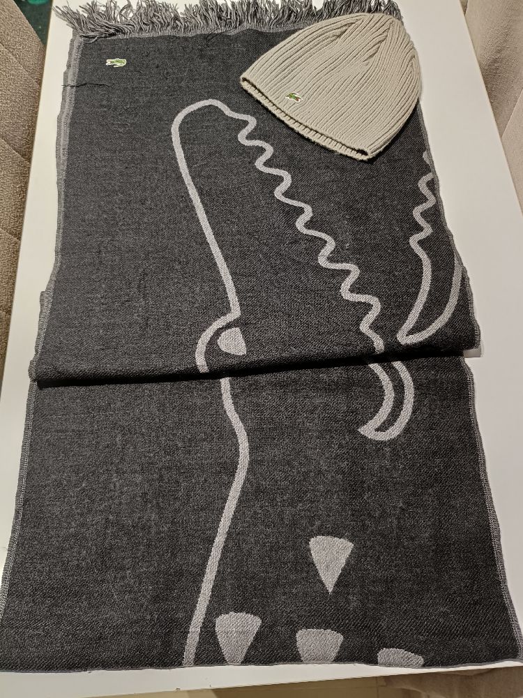 Écharpe lacoste