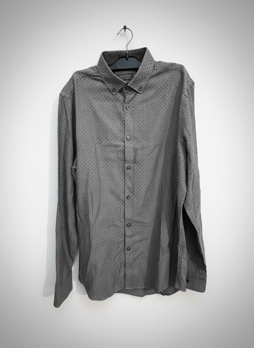 Zara Men’s gray long-sleeved button-down shirt.  Size M