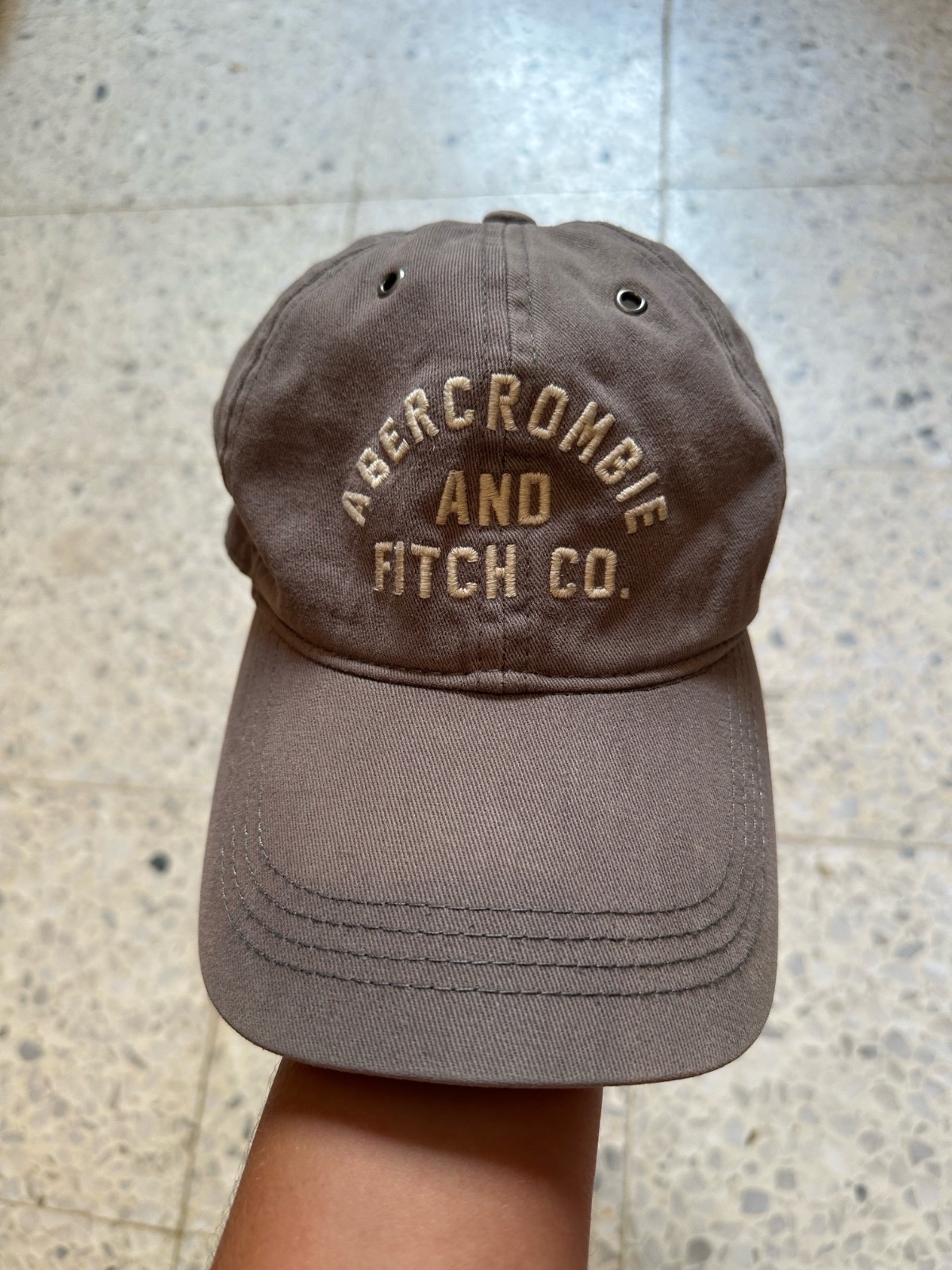 2 casquettes abercrombie and fitch