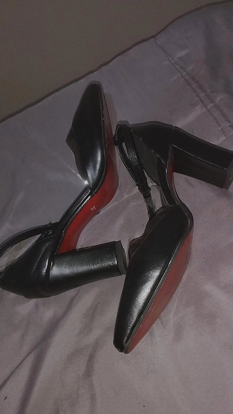 Escarpins noirs élégants à talon haut ✨