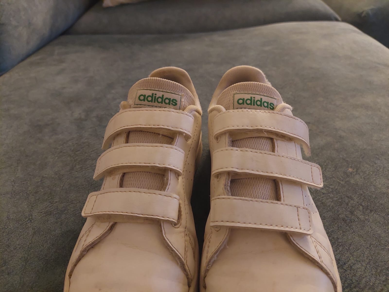 Sneakers a scratch