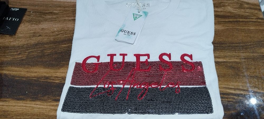 T-shirt Guess