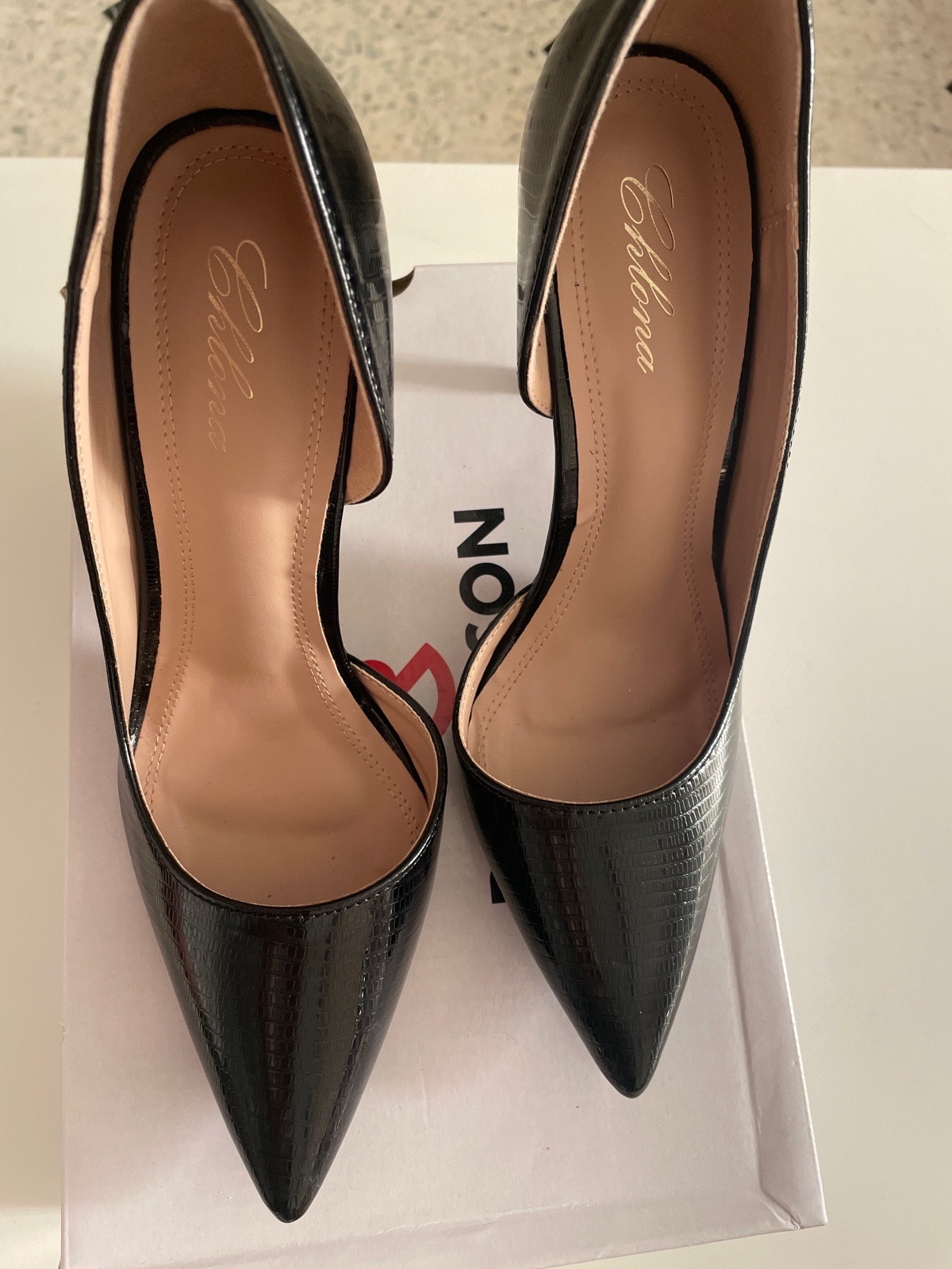 ESCARPIN NOIR VERNIS NEUF JAMAIS PORTE