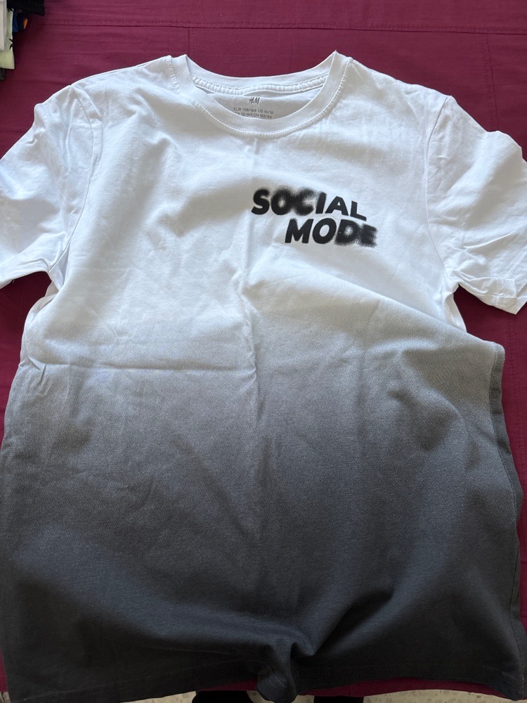Pull noir et blanc+ecritures 