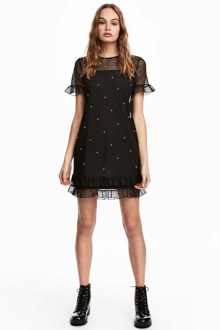 Robe noire chic en tulle avec perles 