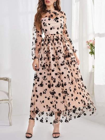Robe longue nude à fleurs noires – Chic, élégante et féminine