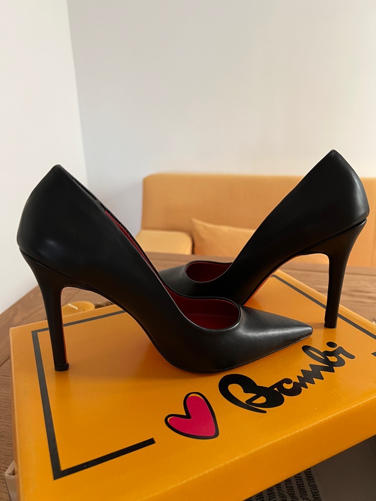 Escarpin noir mat - talon aiguille - Marque Bambi