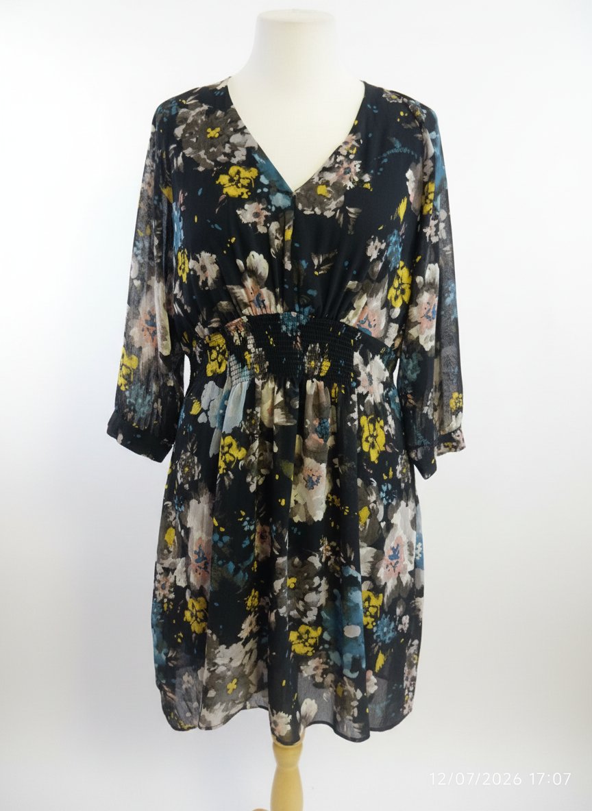 Robe fleurie avec étiquette taille L
