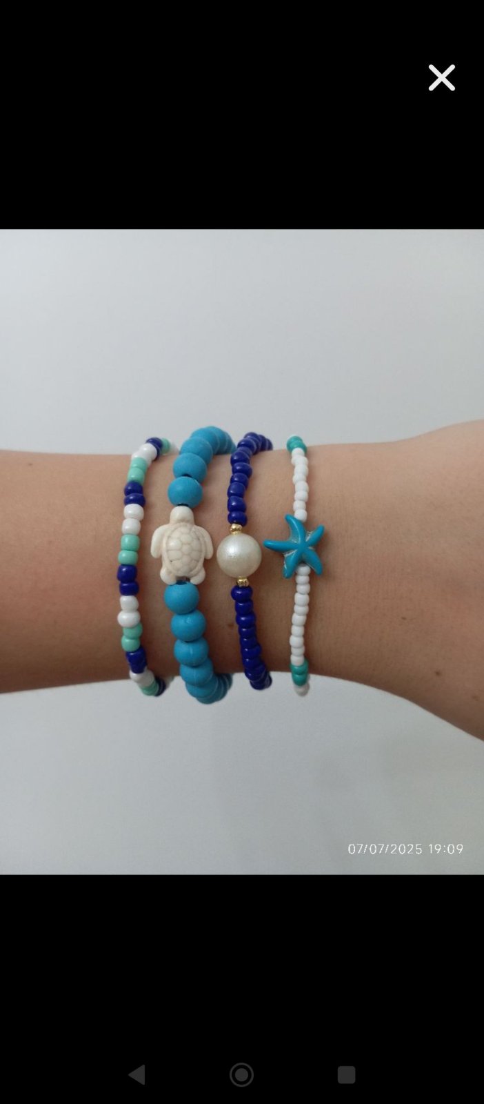 4 bracelets 