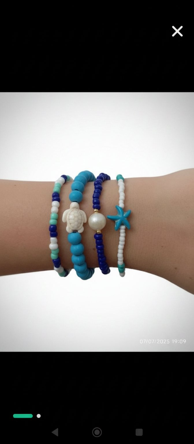 Un lot de 4 bracelets 