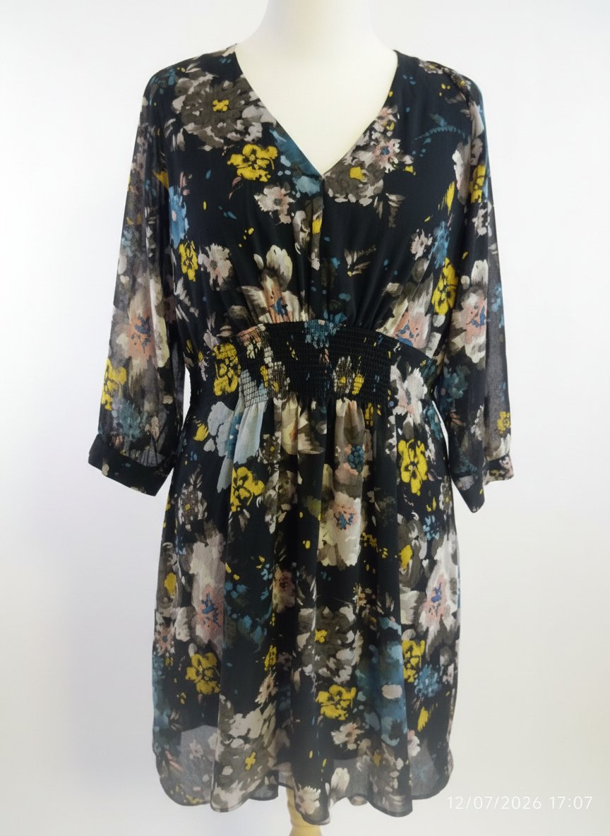 Robe fleurie avec étiquette 