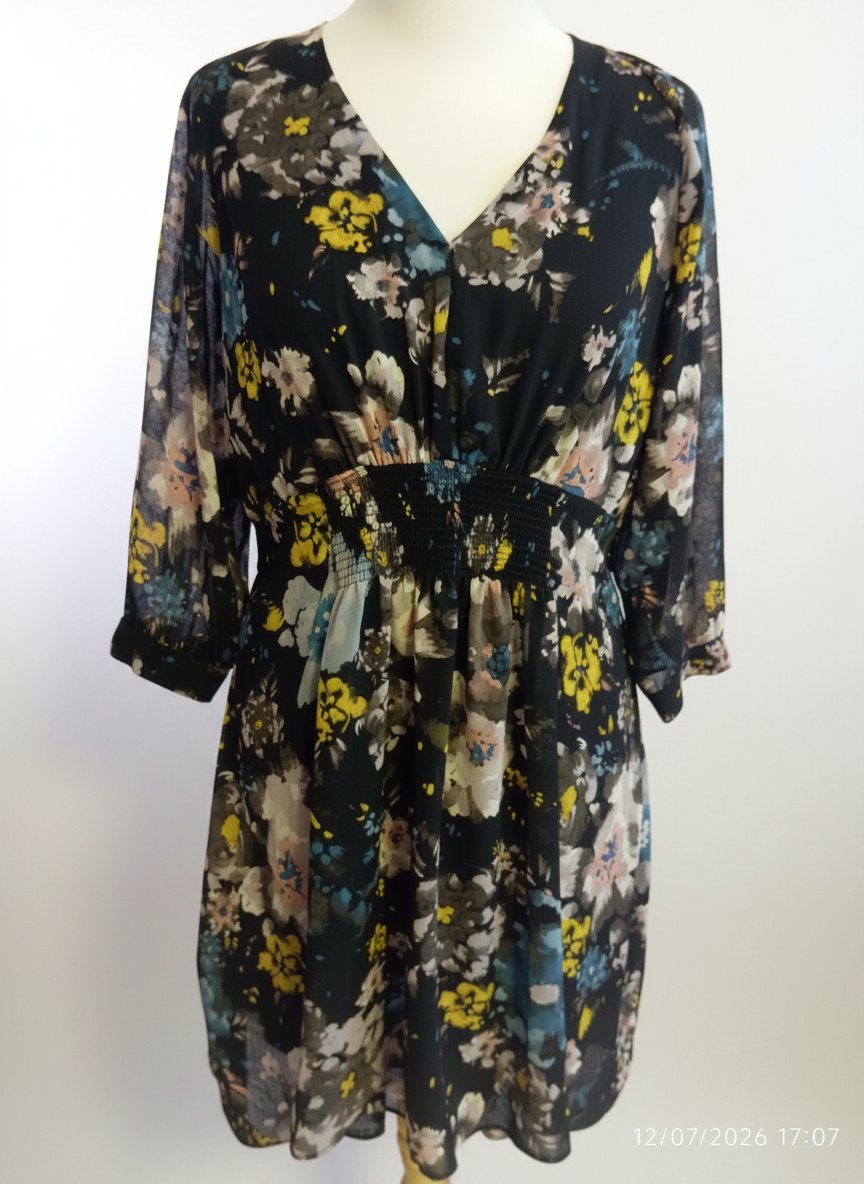 Robe fleurie avec étiquette taille L 