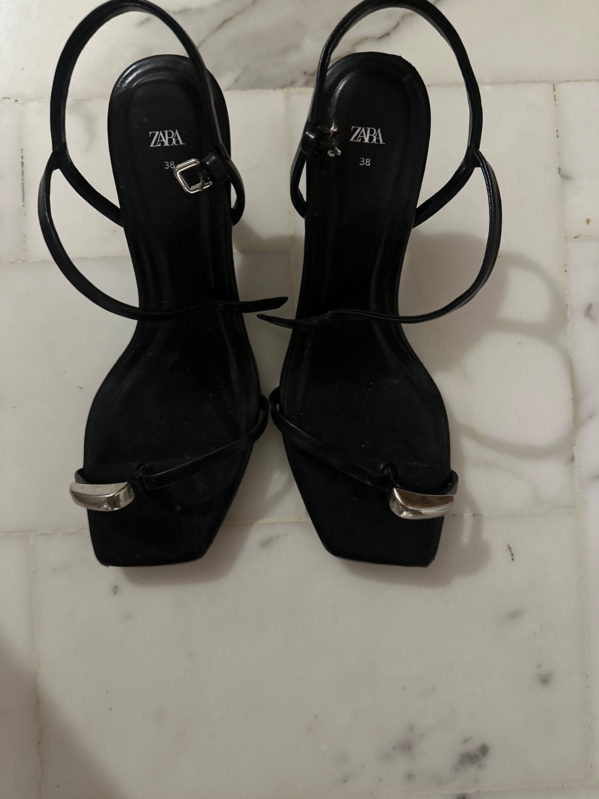 Magnifique talon zara noir 
