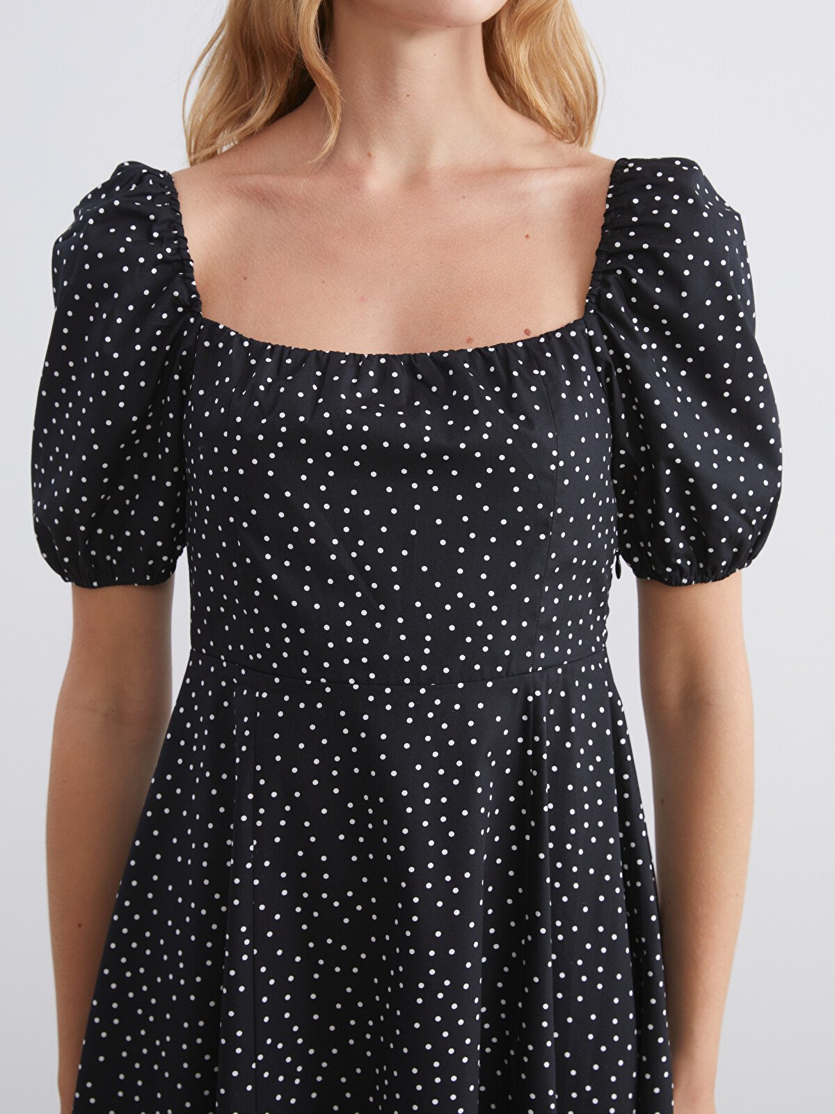 Robe polkadots avec une fonte 