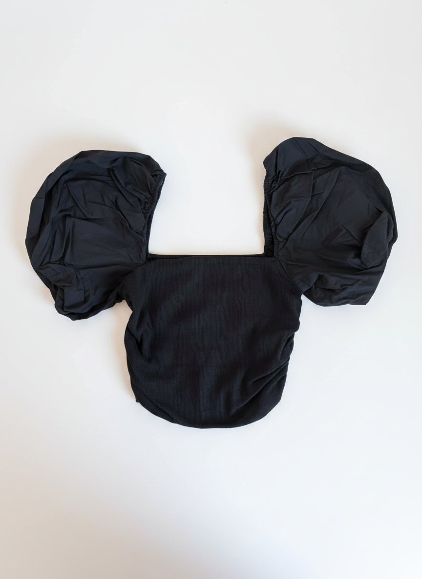 Cute black top 