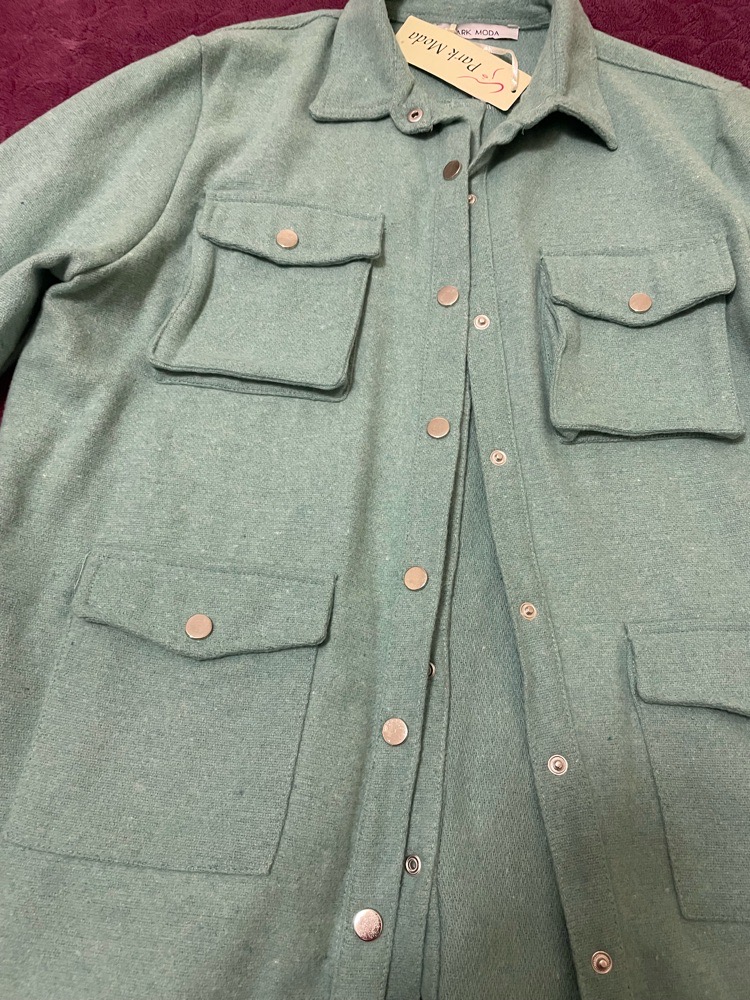 chemise avec des poche en vert claire