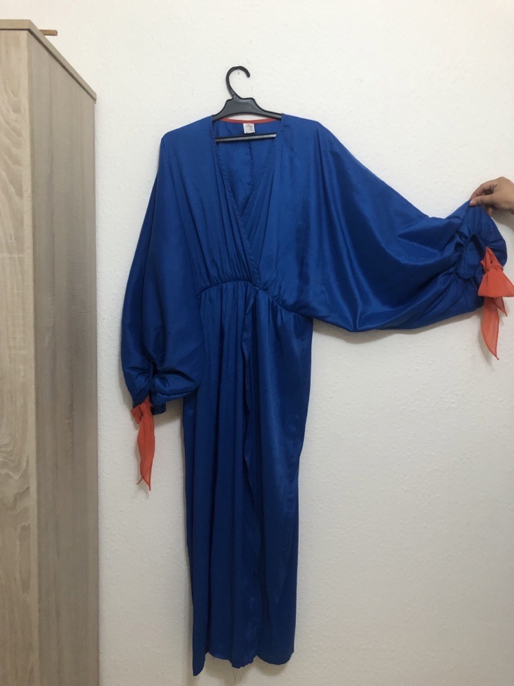 robe bleu et des bources en orange tissu sayafi