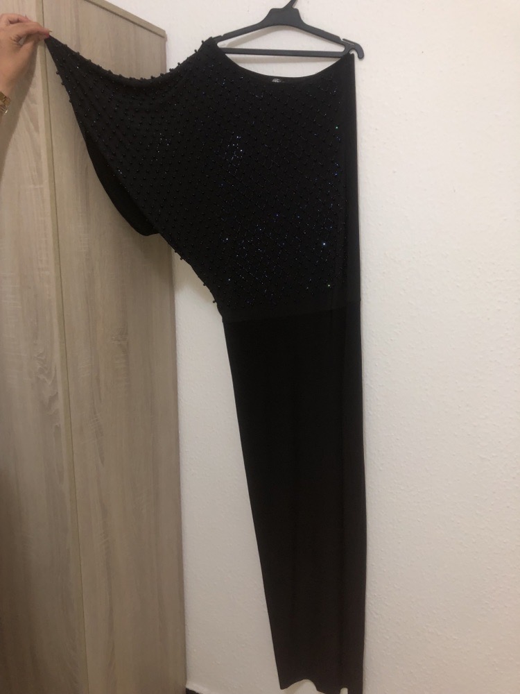 robe noire soiree jemonfaux avec des perles