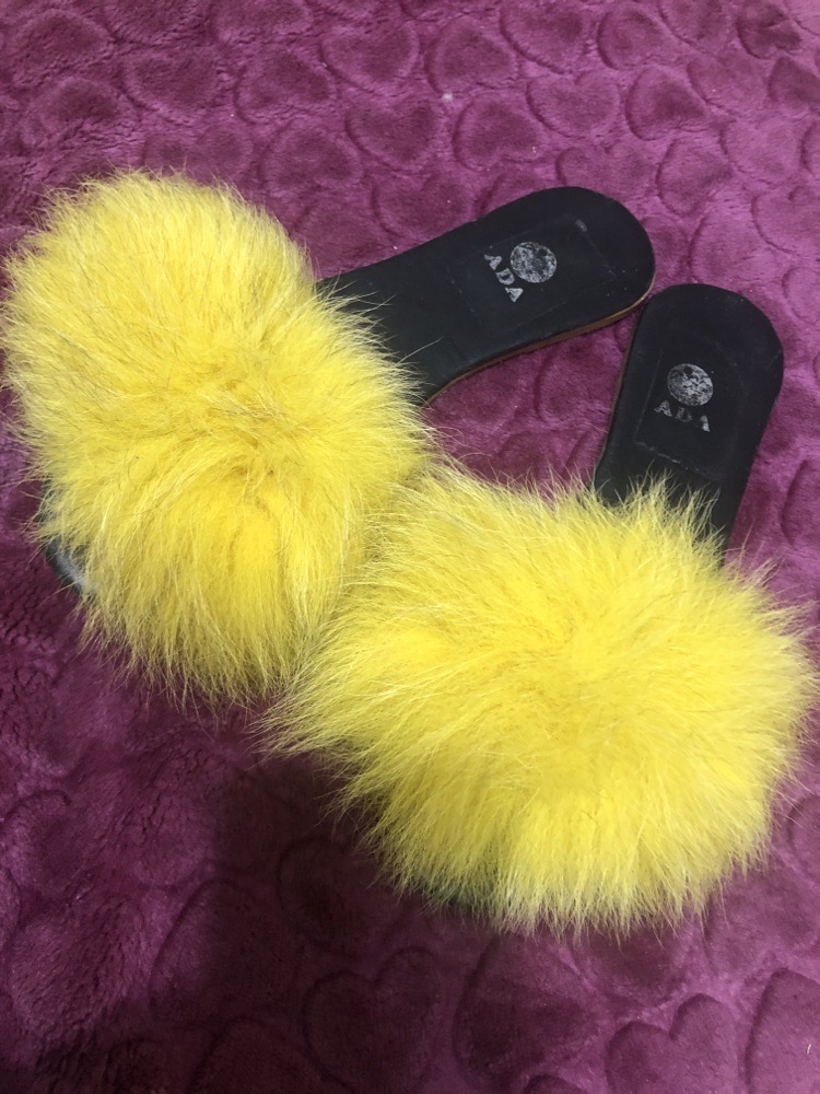 claquette jaune 
